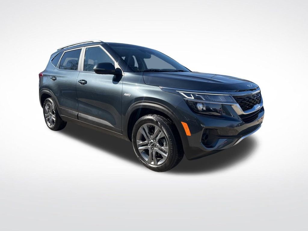 Certified 2023 Kia Seltos S image 3