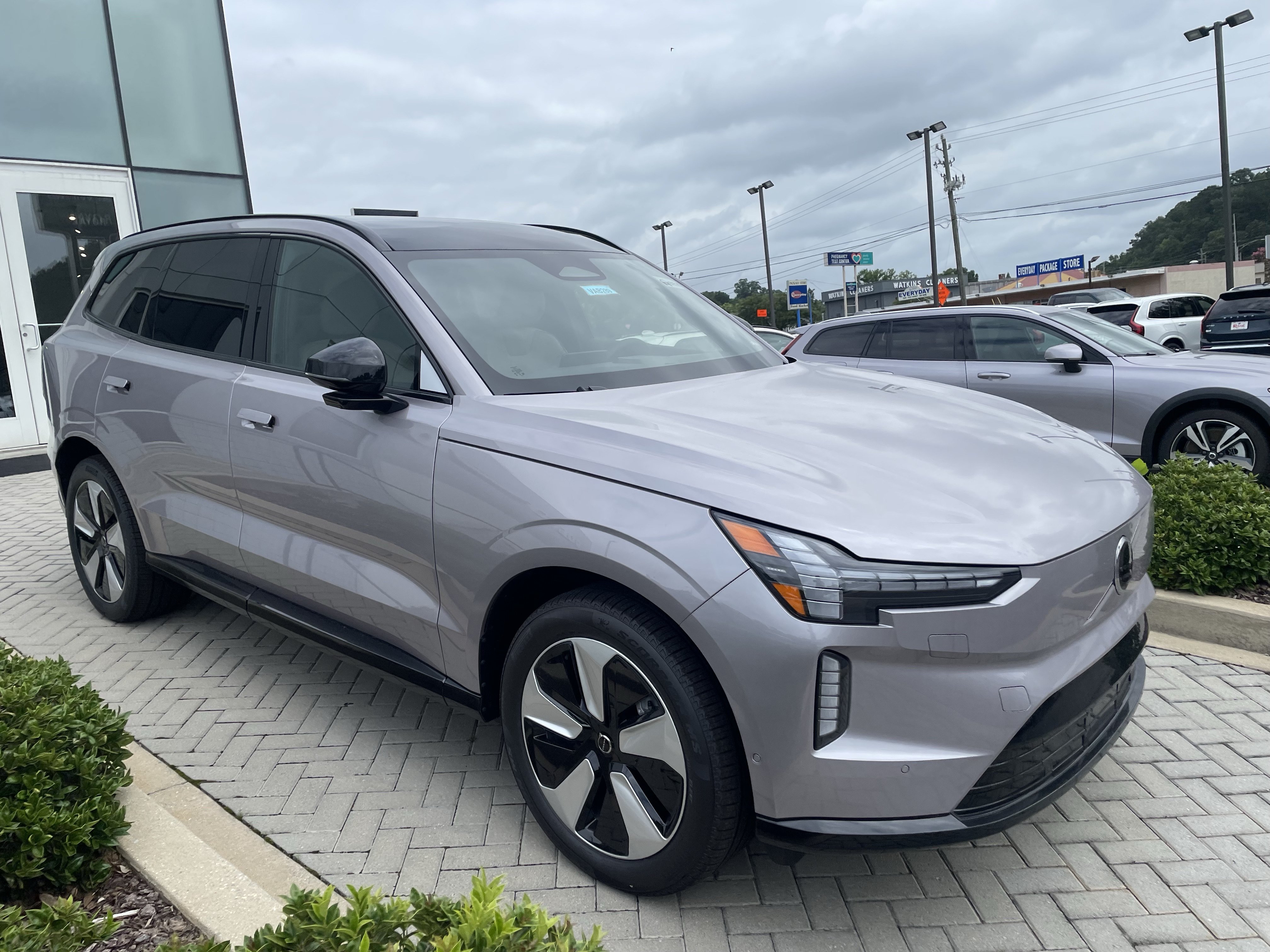 New 2026 Volvo EX90 Plus RWD image 2