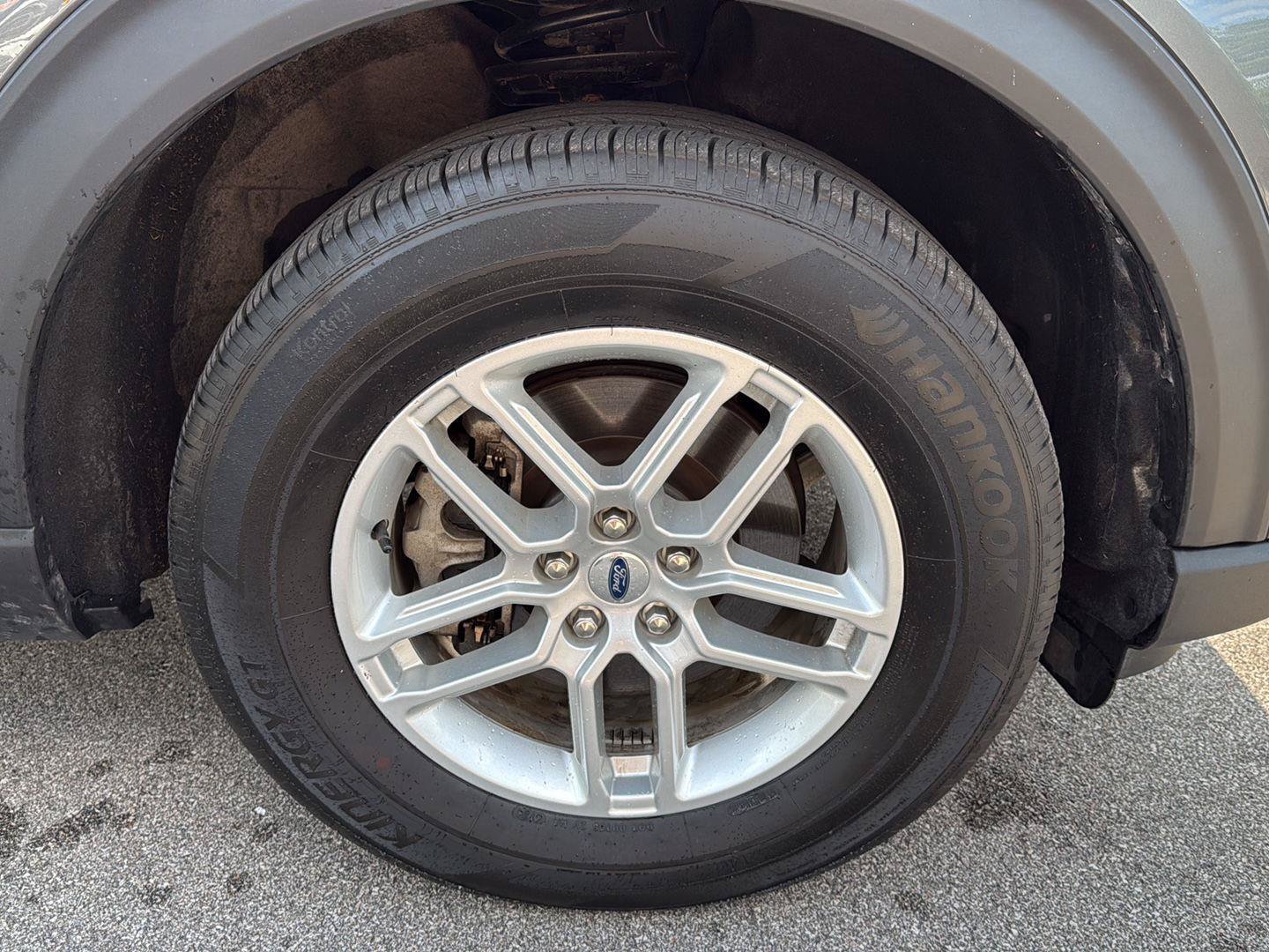 Used 2025 Ford Explorer Active AWD/4WD image 15
