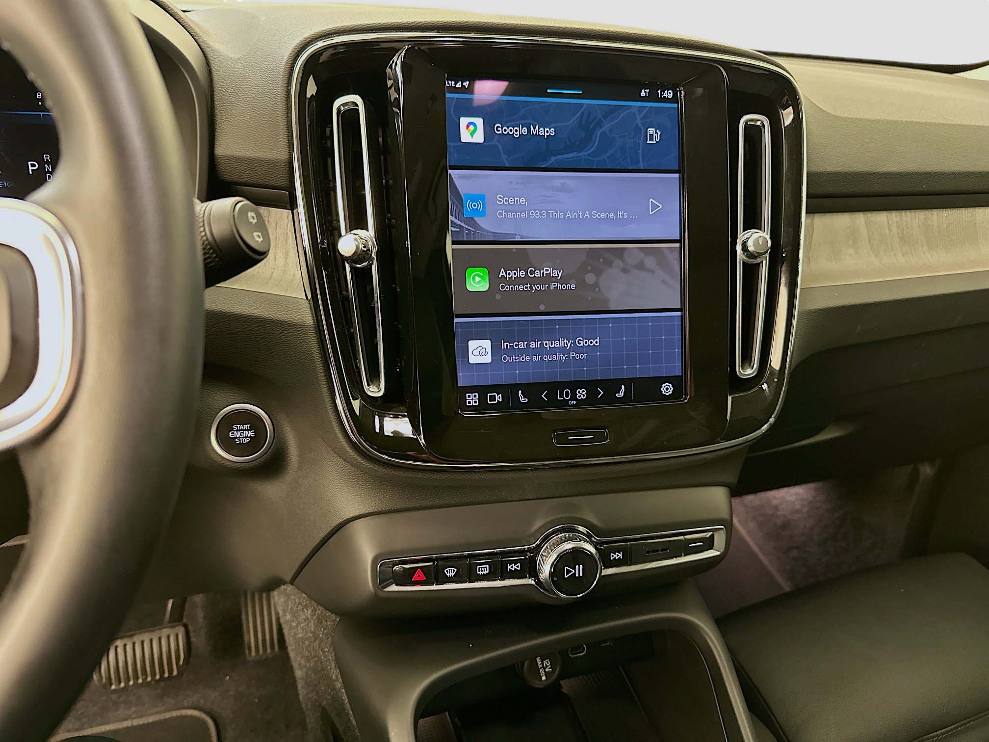 Used 2025 Volvo XC40 B5 Plus image 26