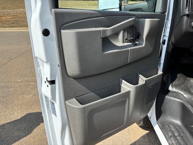 New 2024 Chevrolet Express 4500 w/ Power Convenience Package RWD image 20