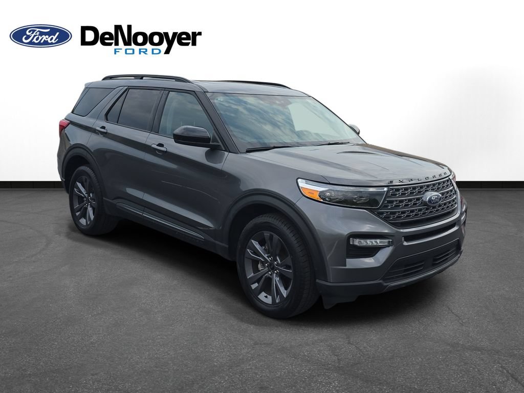 Used 2024 Ford Explorer XLT w/ Equipment Group 202A AWD/4WD image 3