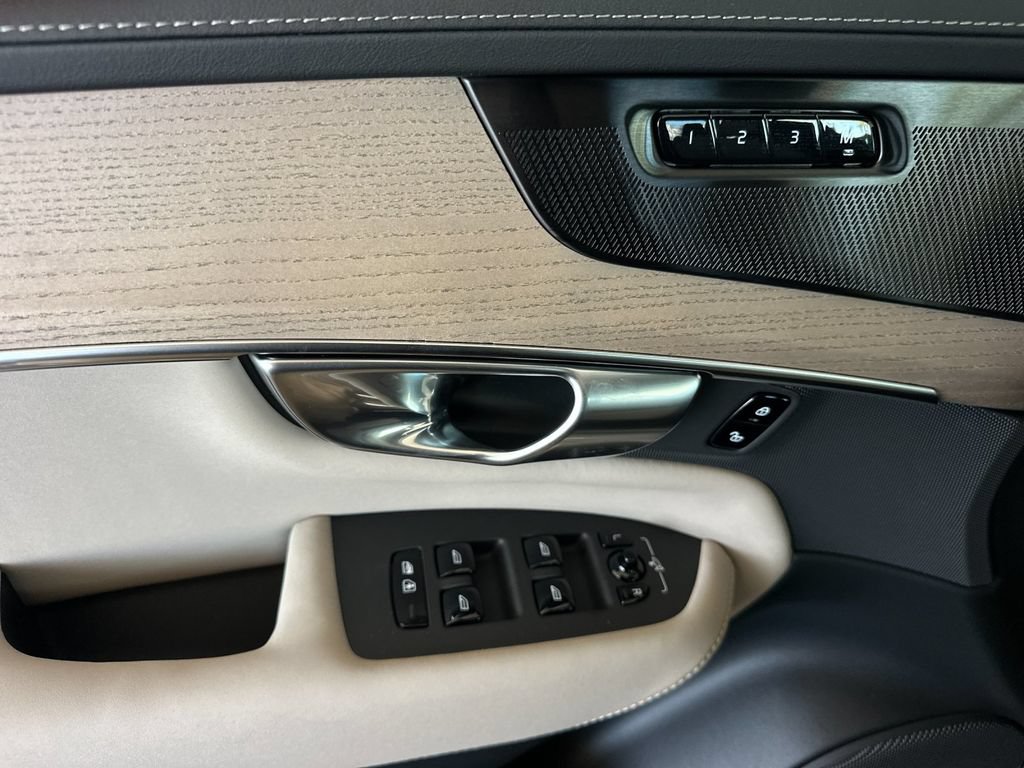 New 2026 Volvo XC90 T8 Plus AWD/4WD image 10