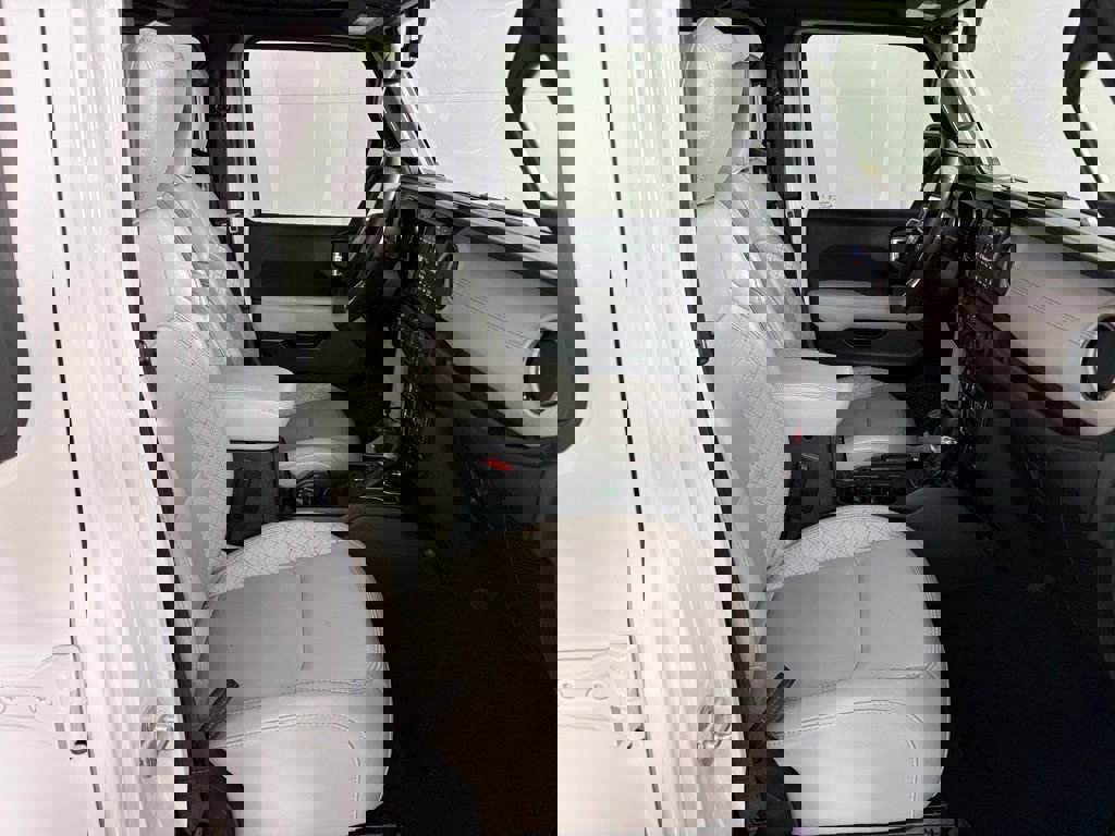 Used 2023 Jeep Wrangler Unlimited Sahara image 42