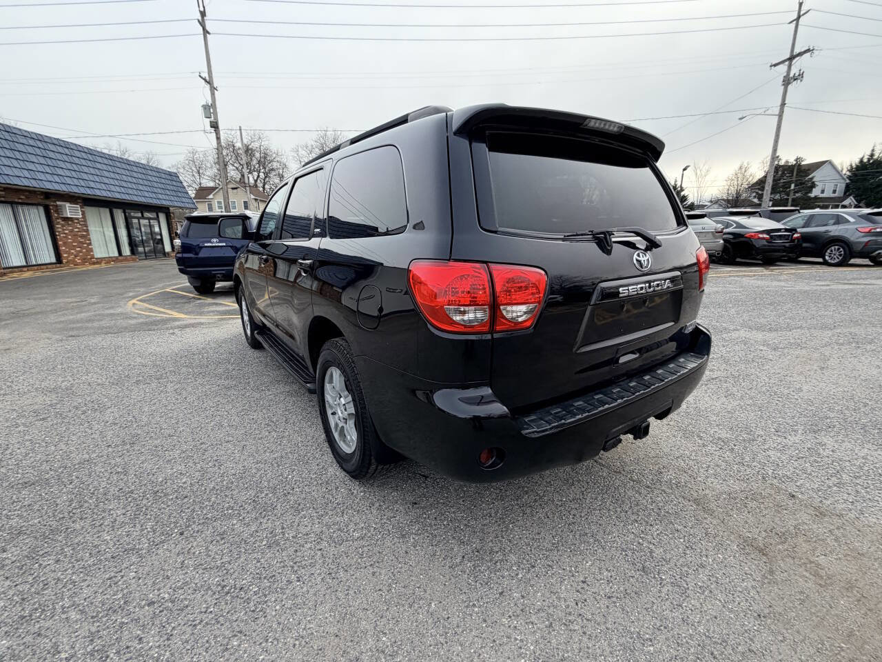 Used 2013 Toyota Sequoia SR5 w/ Premium Pkg image 16