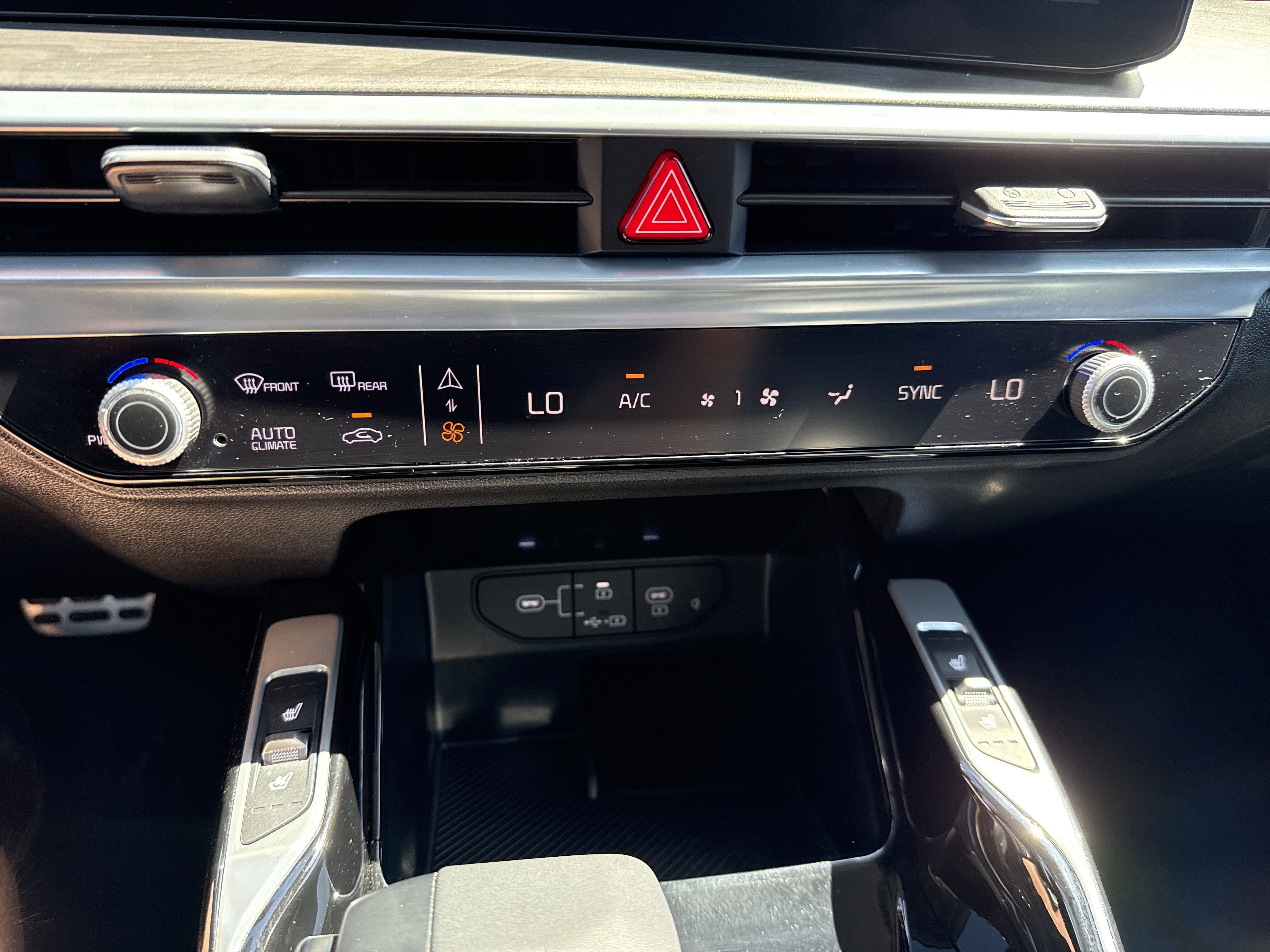 Certified 2024 Kia Sorento SX AWD/4WD image 26