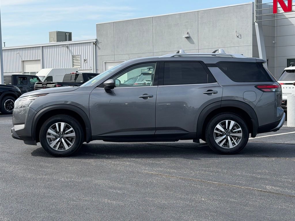 Used 2025 Nissan Pathfinder SL w/ Cargo Package FWD image 8