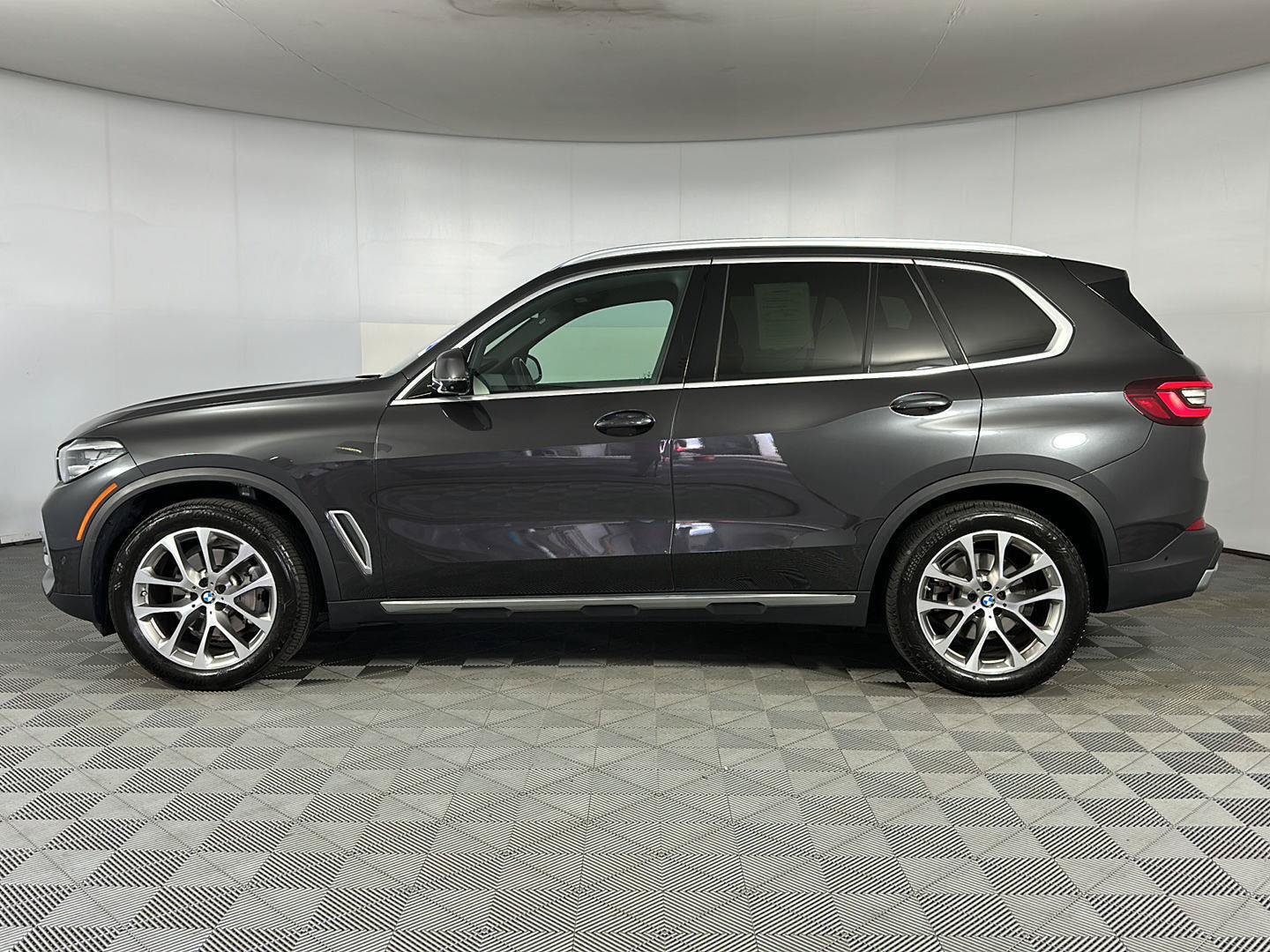 Used 2023 BMW X5 xDrive40i w/ Parking Assistance Package AWD/4WD image 7