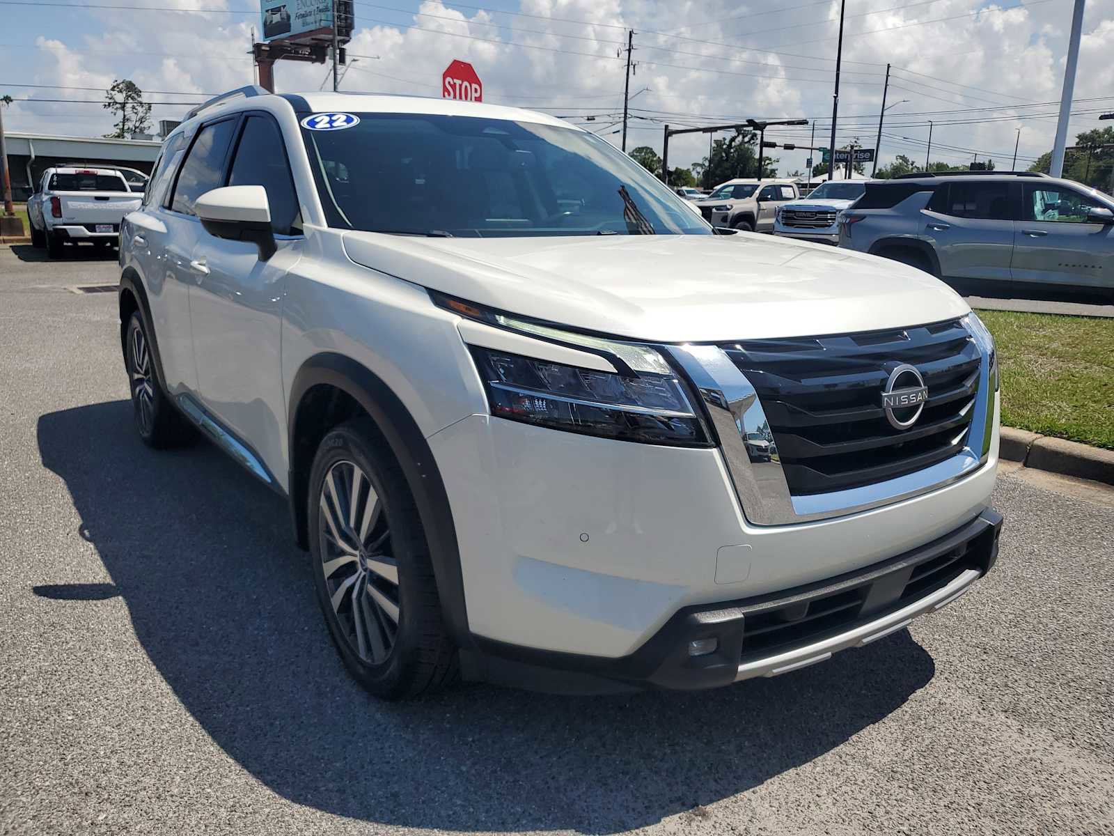Used 2022 Nissan Pathfinder Platinum AWD/4WD image 8