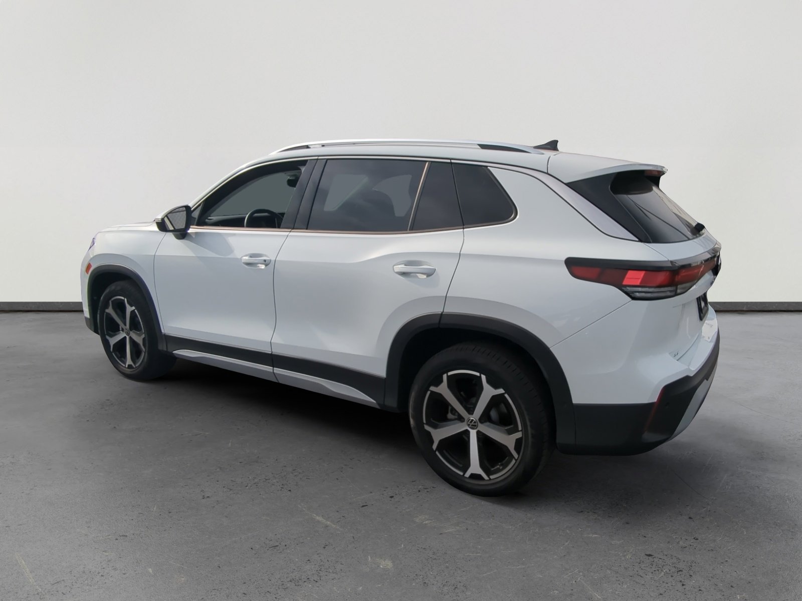 New 2025 Volkswagen Tiguan SE image 3