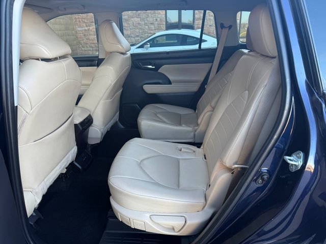 Used 2023 Toyota Highlander XLE image 7