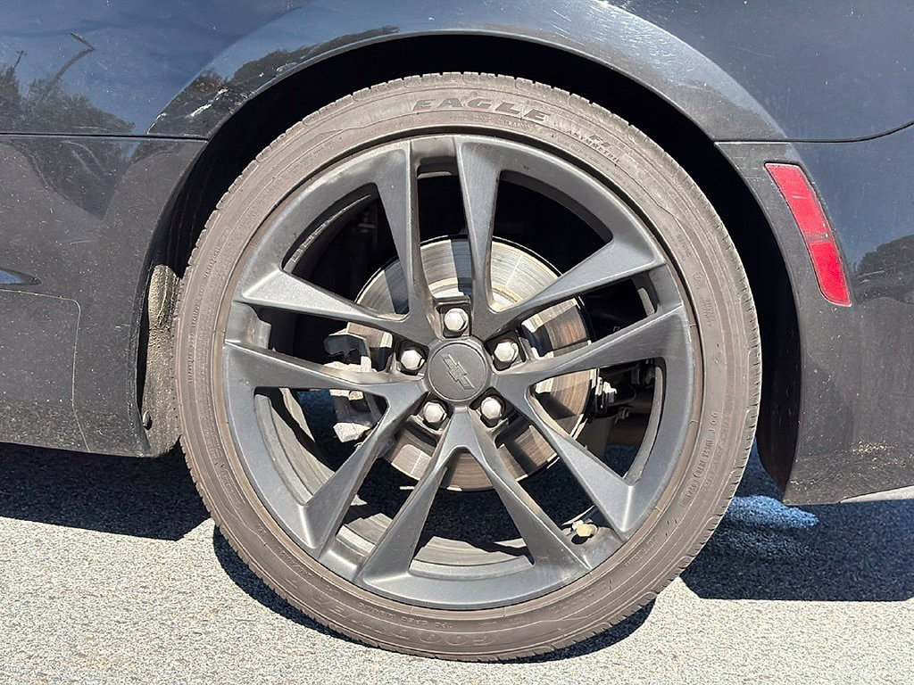 Used 2023 Chevrolet Camaro LT RWD image 21