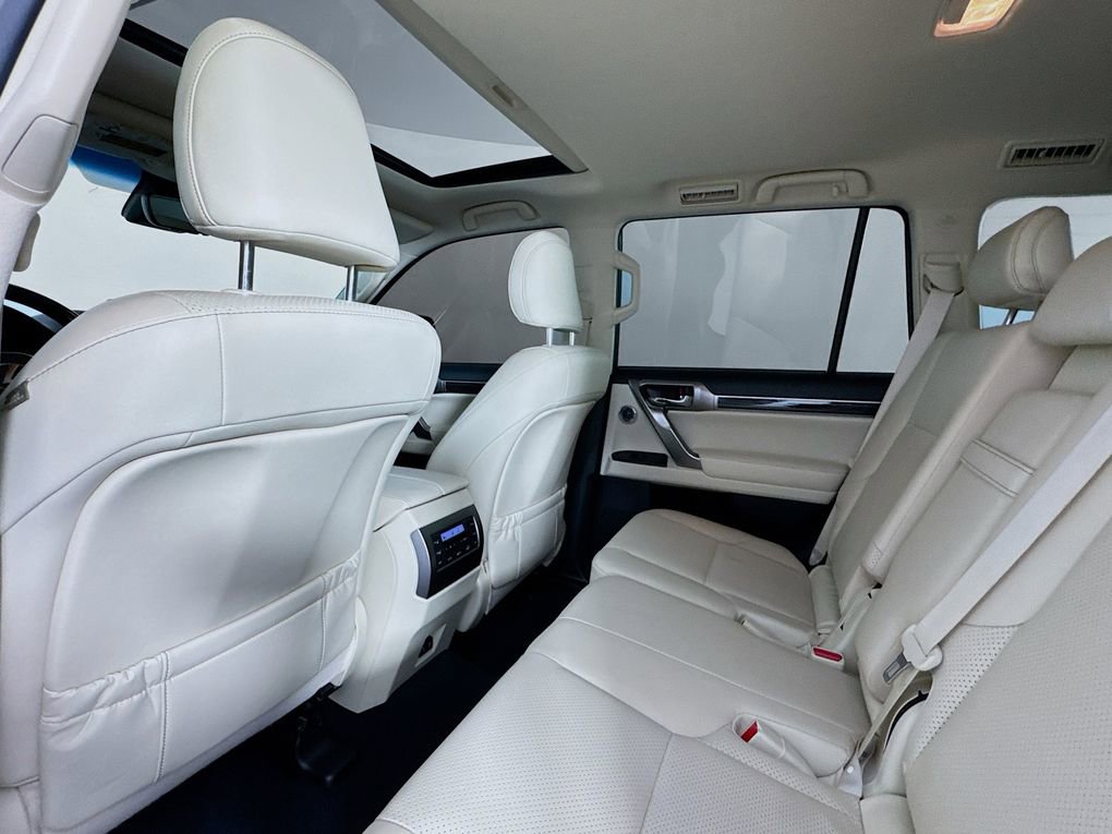 Used 2023 Lexus GX 460 Luxury w/ Accessory Package image 19