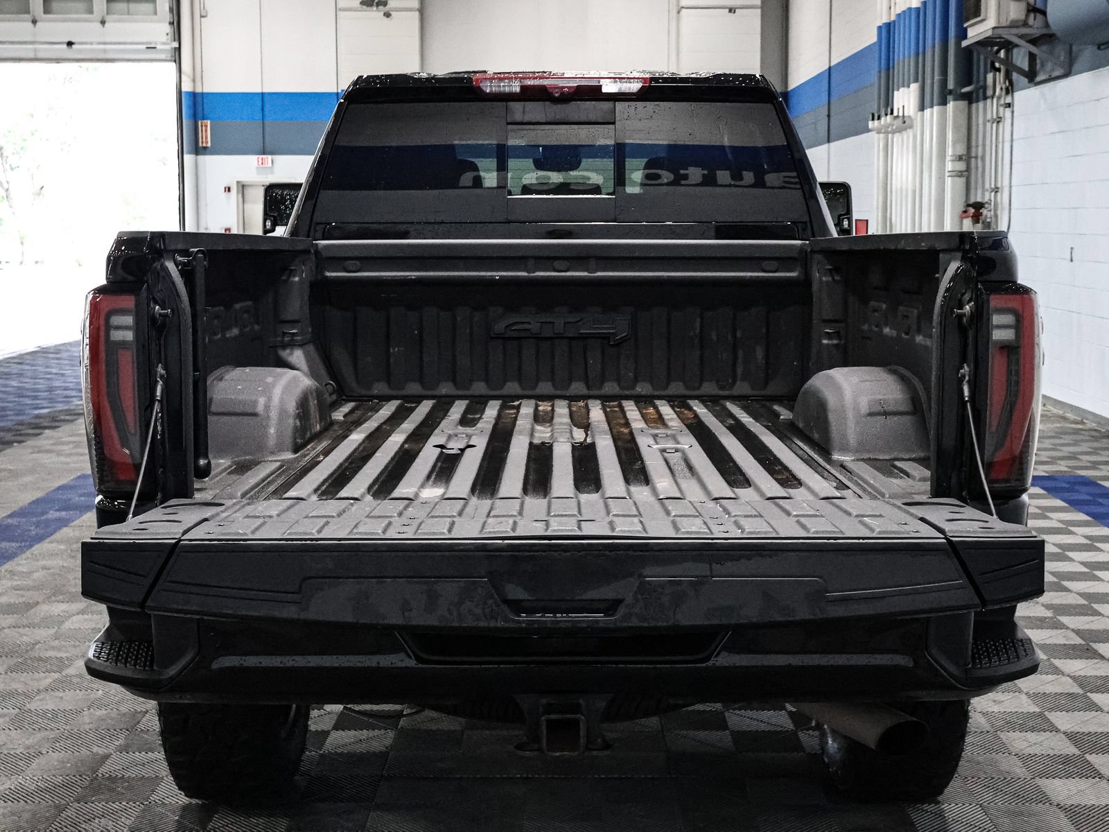 Used 2024 GMC Sierra 3500 AT4 w/ Technology Package AWD/4WD image 17