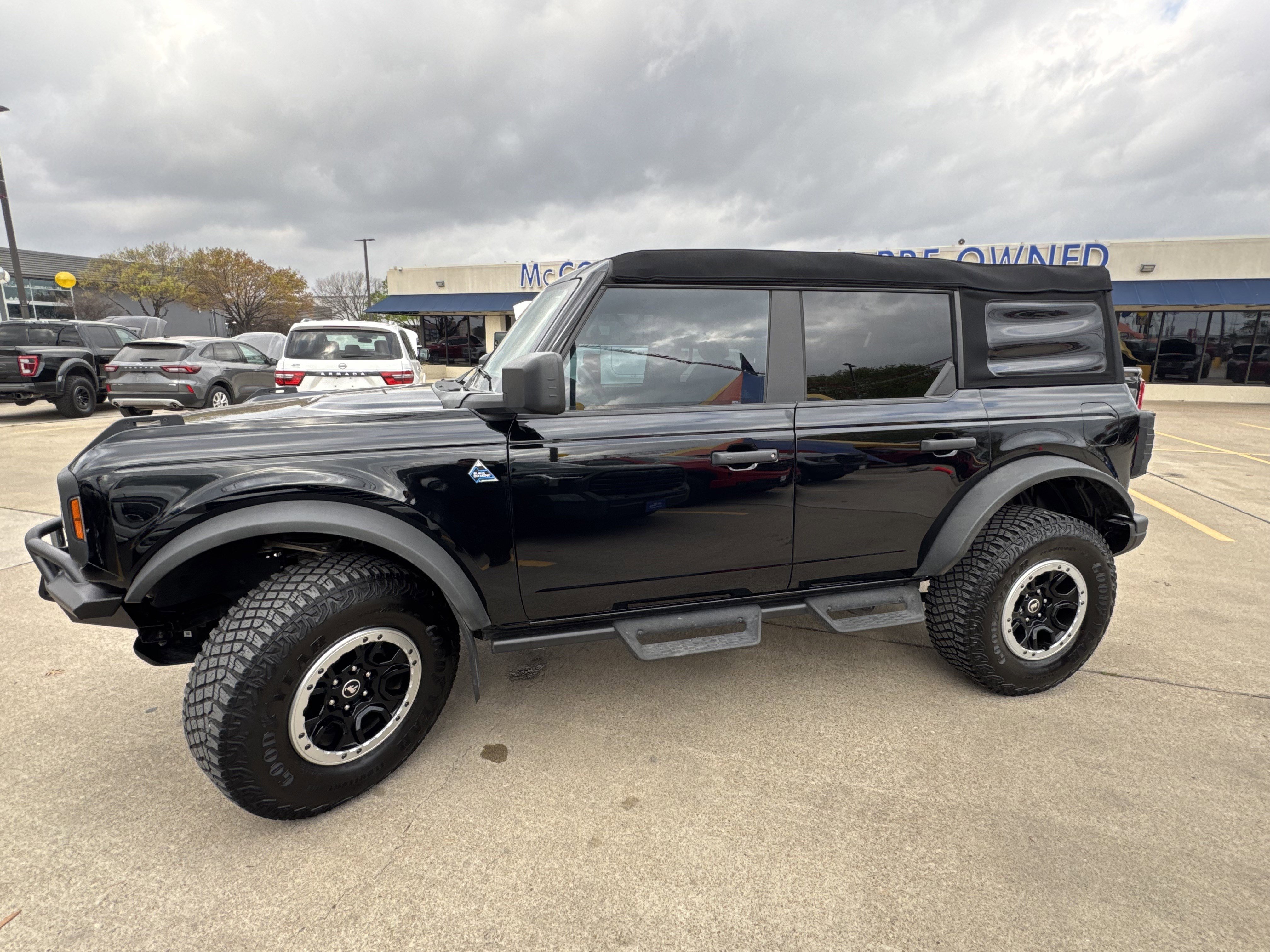 Used 2023 Ford Bronco Black Diamond w/ Sasquatch Package image 12