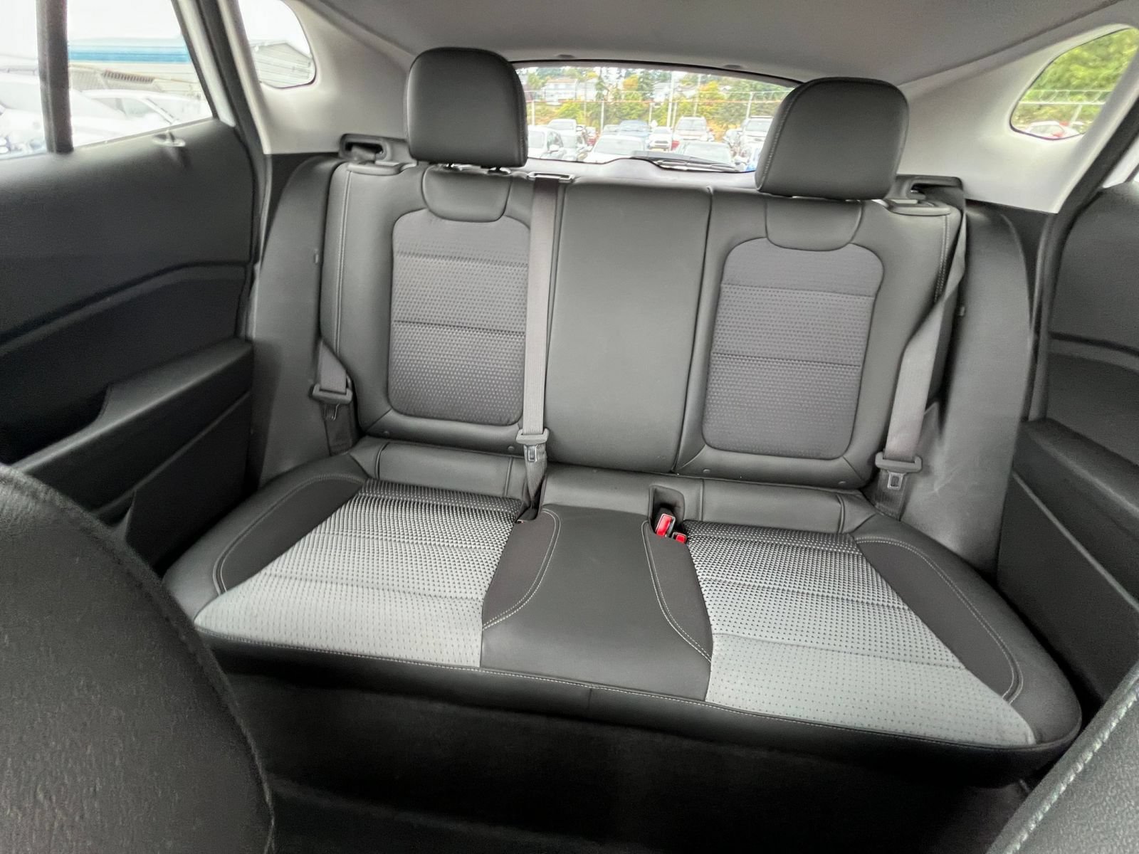 Used 2025 Chevrolet Trax LT FWD image 38