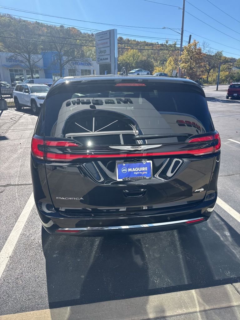New 2026 Chrysler Pacifica Select image 5