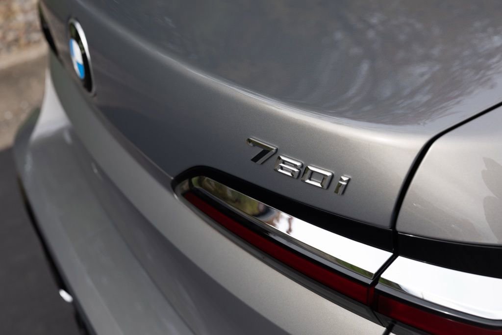 Used 2024 BMW 760i xDrive w/ Premium Package 2 image 11