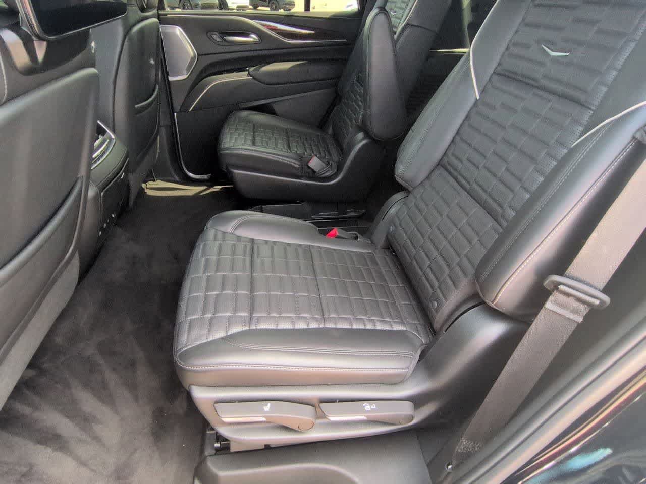 Used 2023 Cadillac Escalade Sport Platinum w/ LPO, ONYX Package AWD/4WD image 19