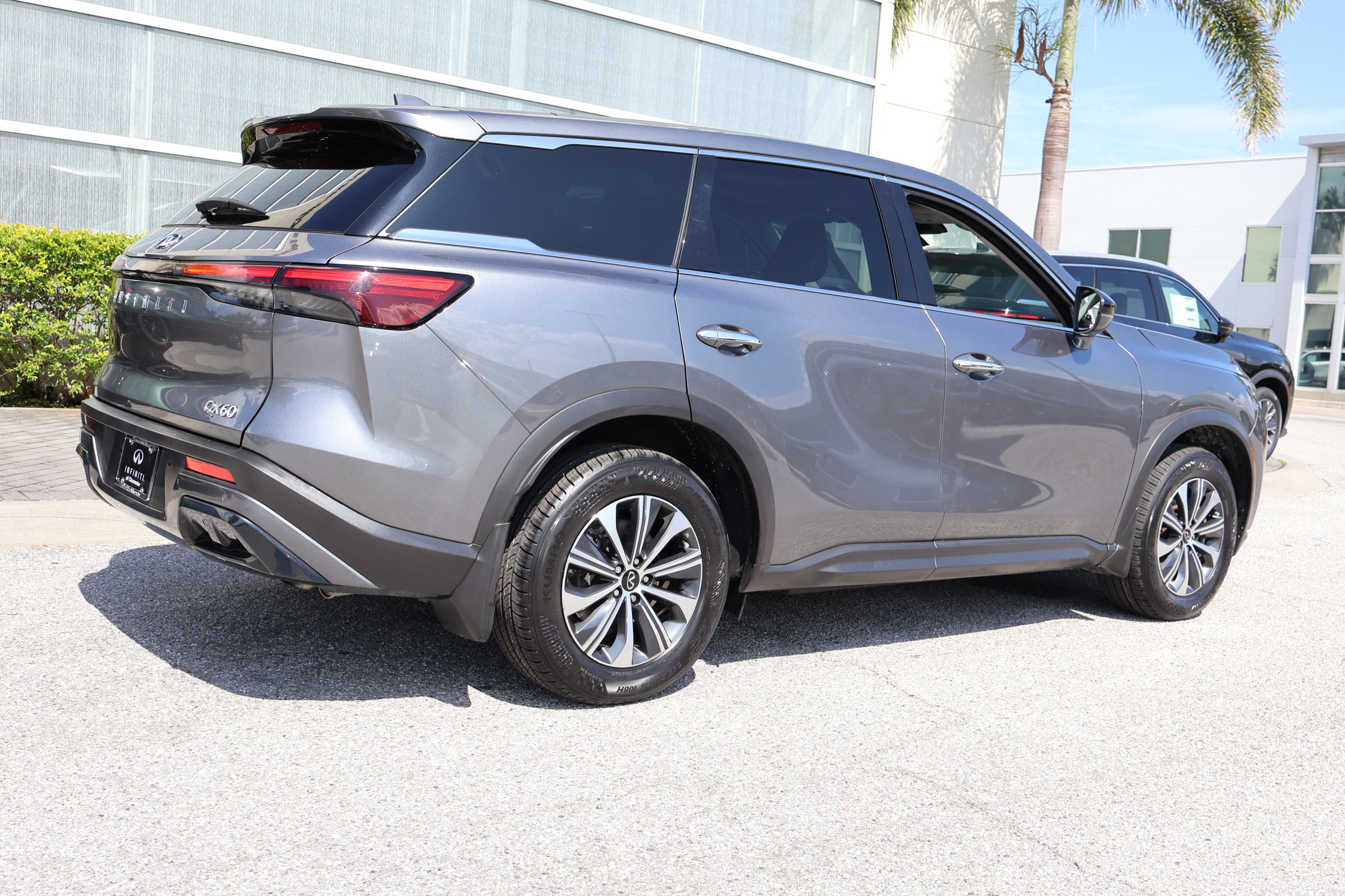 Certified 2025 INFINITI QX60 Pure FWD image 10