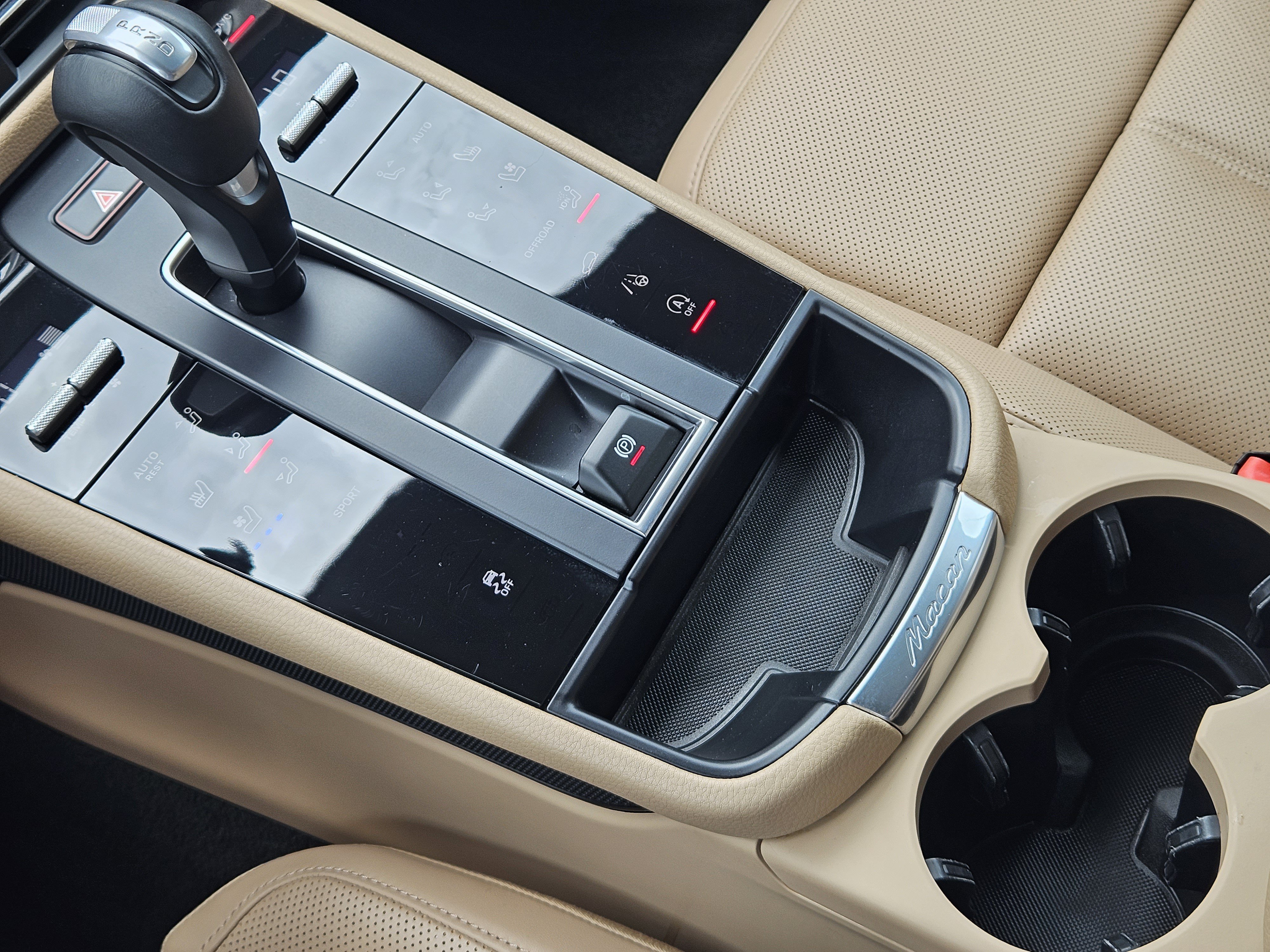 Certified 2023 Porsche Macan Turbo AWD/4WD image 20
