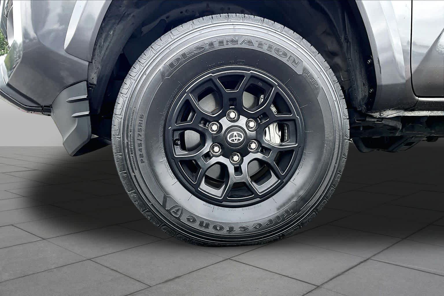 Used 2022 Toyota Tacoma SR5 w/ Technology Package AWD/4WD image 11