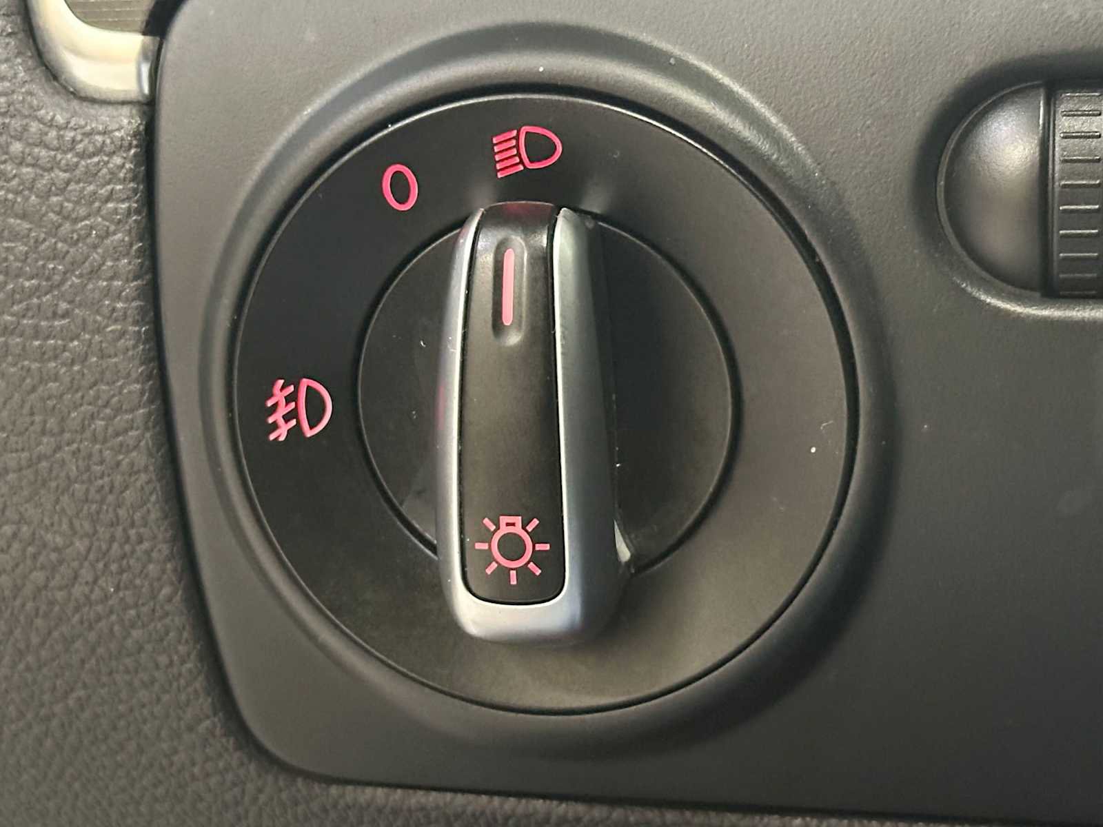 Used 2013 Volkswagen GTI w/ Convenience Package image 19