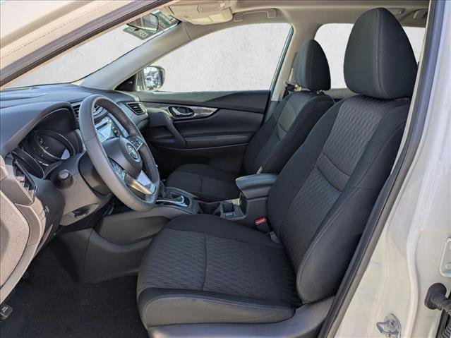 Used 2017 Nissan Rogue SV image 16