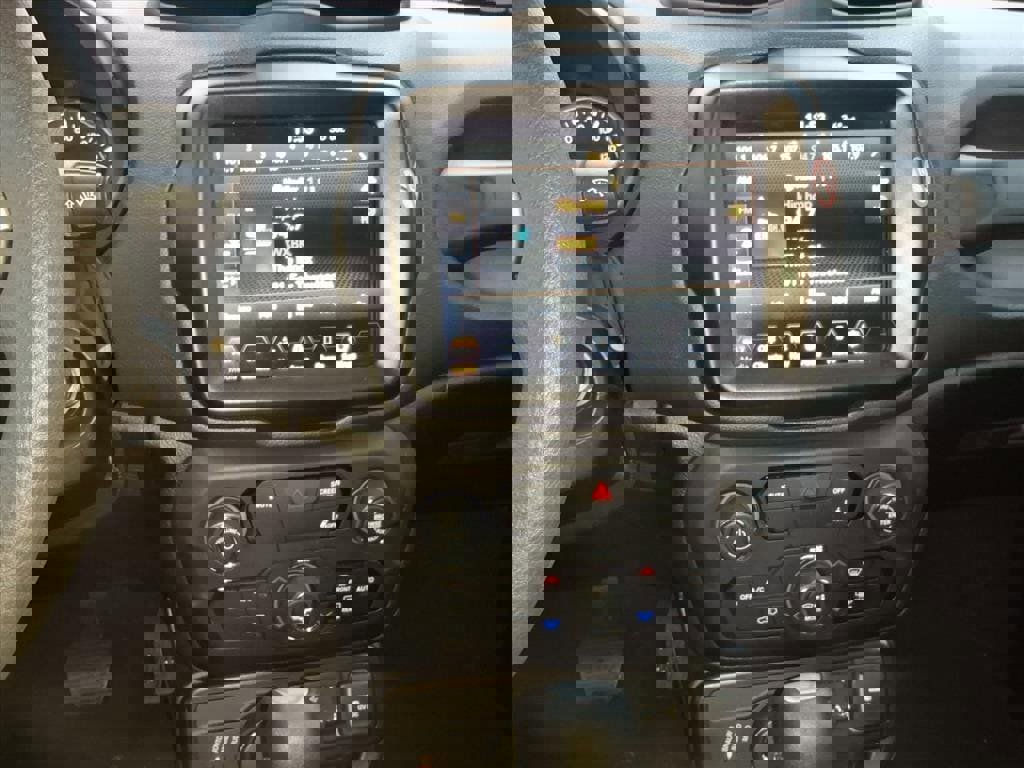 Used 2023 Jeep Renegade Latitude image 16