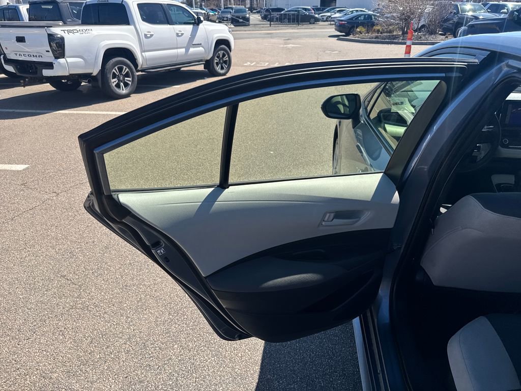 Used 2025 Toyota Corolla LE image 35