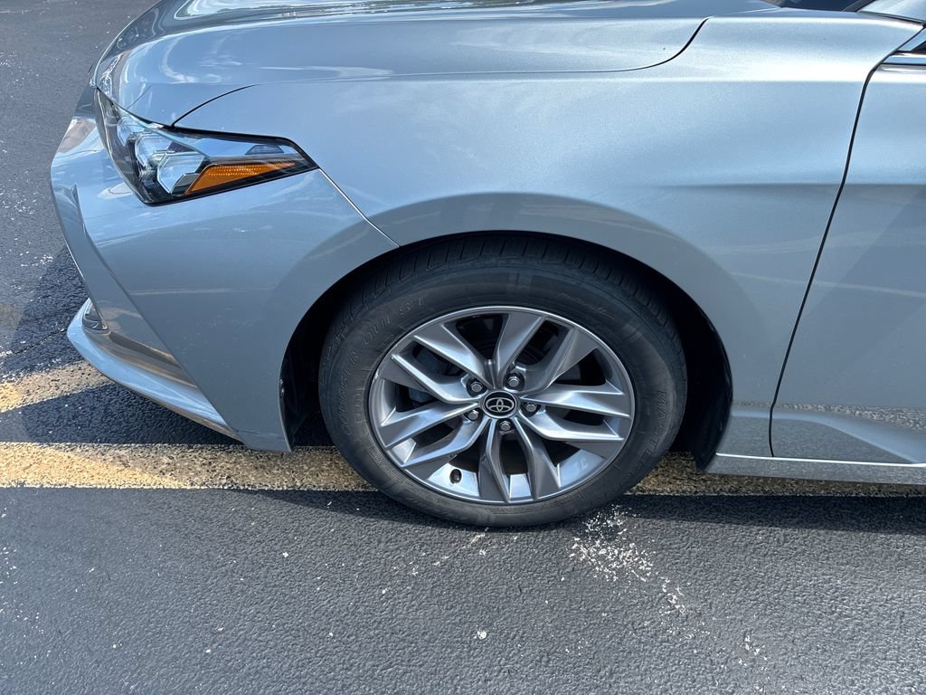 Used 2021 Toyota Avalon XLE w/ Moonroof Package FWD image 9