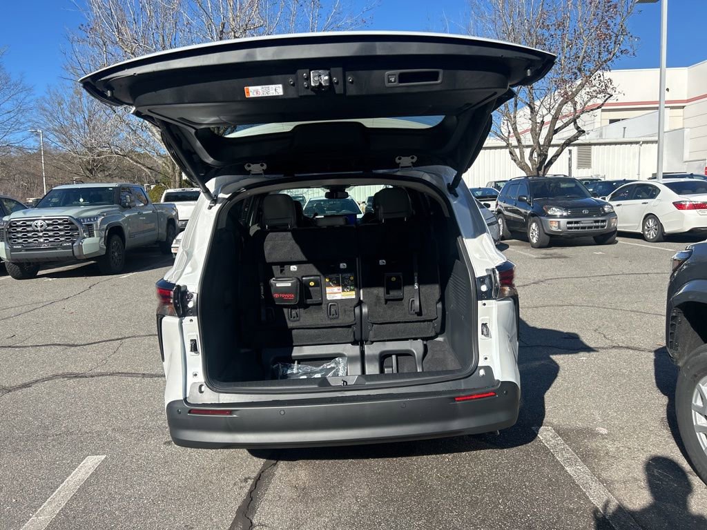 New 2026 Toyota Sienna XLE image 19