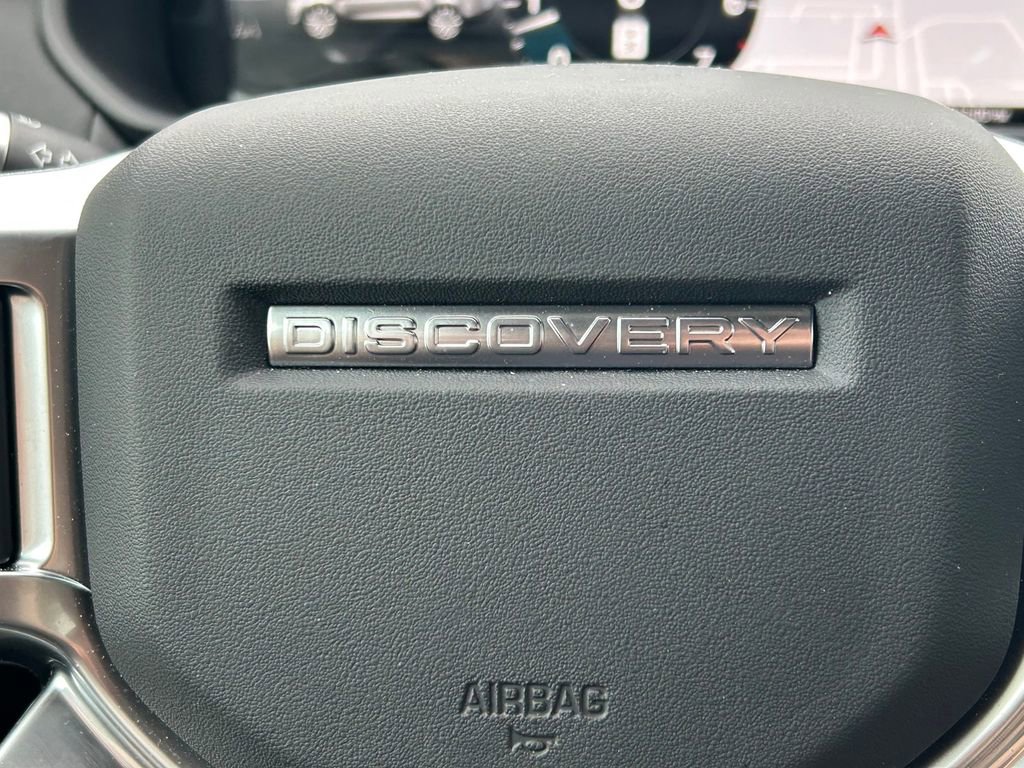 Used 2025 Land Rover Discovery S image 44
