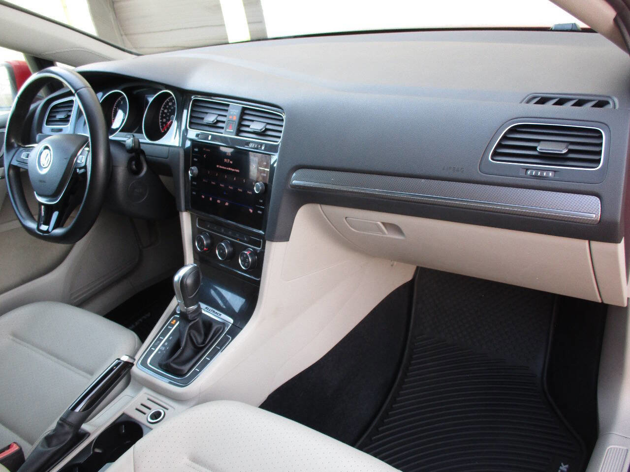 Used 2018 Volkswagen Golf Alltrack SE image 17