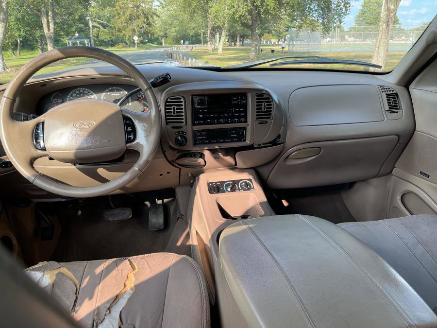 Used 2001 Ford Expedition Eddie Bauer image 24