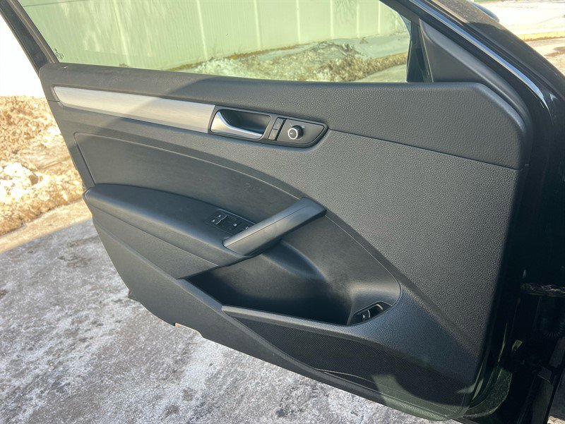 Used 2013 Volkswagen Passat 2.5 SE image 32
