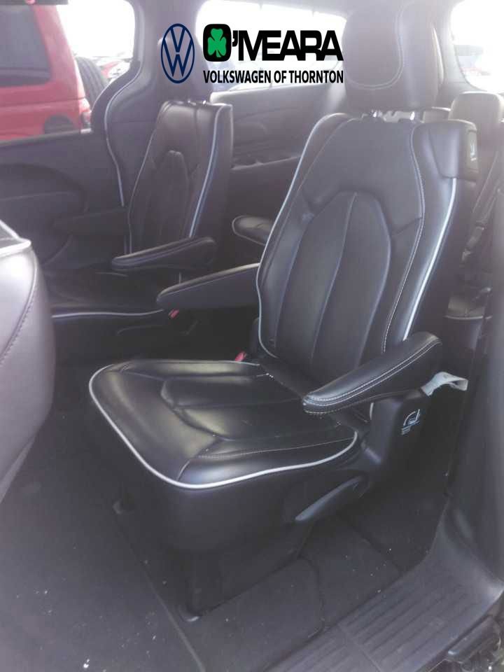Used 2025 Chrysler Pacifica Limited FWD image 7