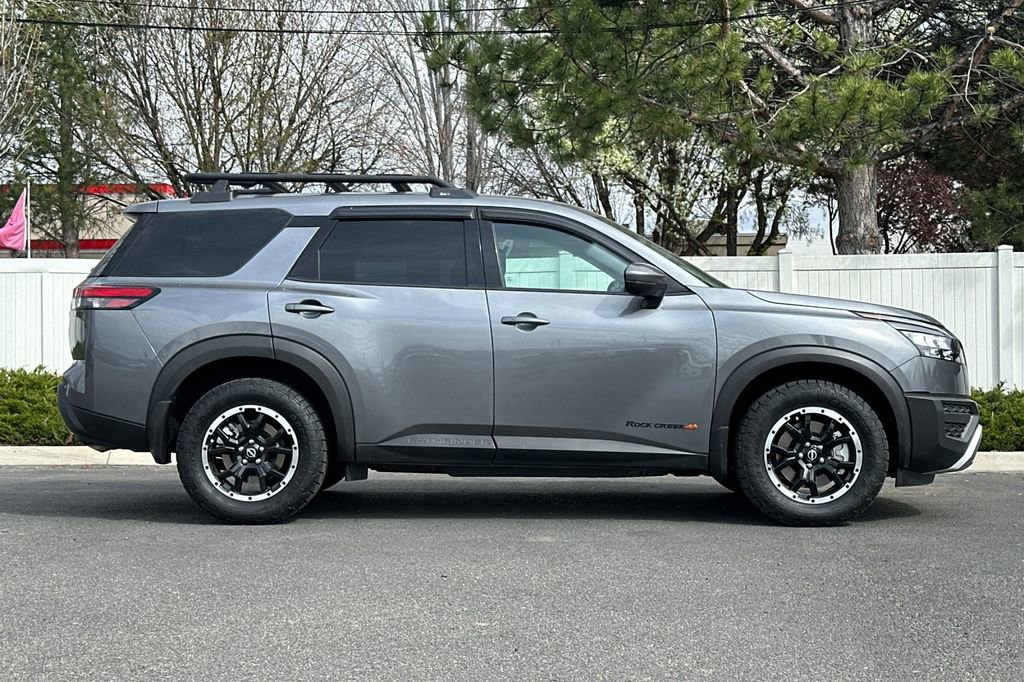 Used 2025 Nissan Pathfinder Rock Creek image 3