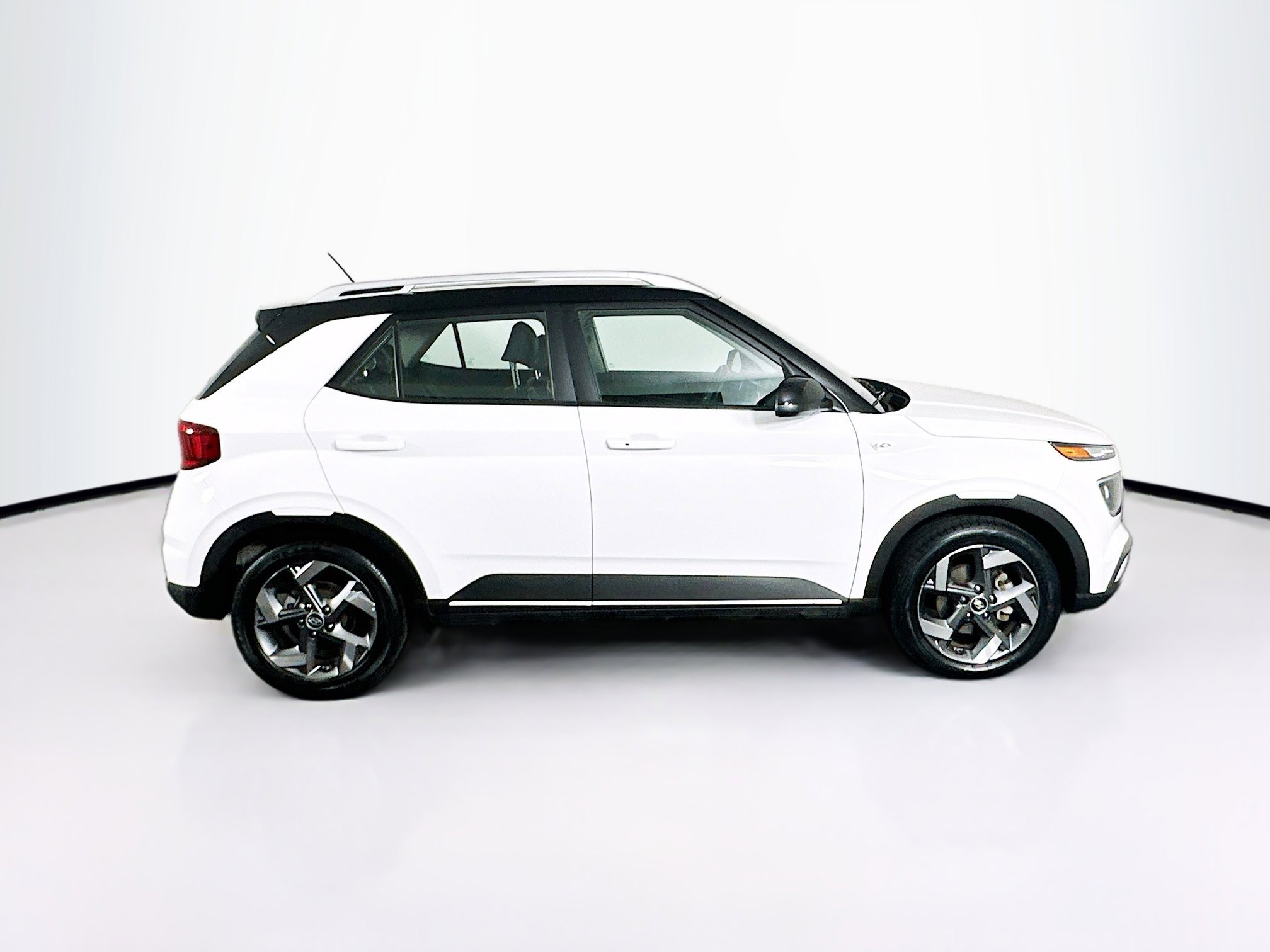 Used 2025 Hyundai Venue Limited image 10