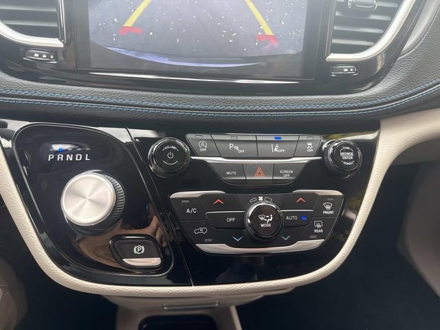 Used 2021 Chrysler Pacifica Touring image 25