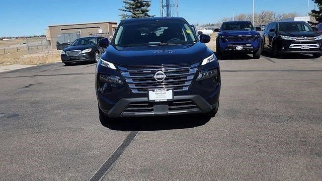 Used 2025 Nissan Rogue SV image 4