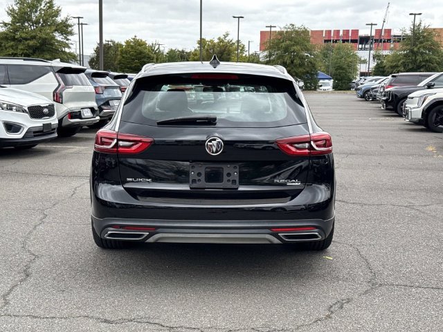 Used 2018 Buick Regal Essence w/ Sights and Sounds Package AWD/4WD image 3