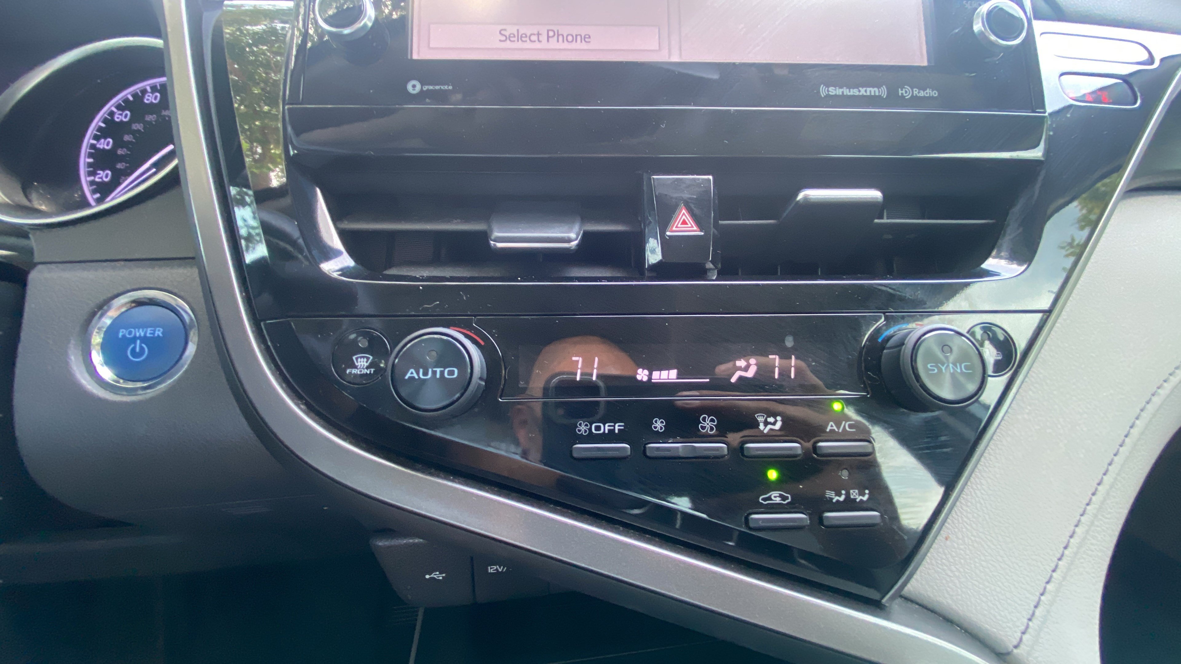 Used 2021 Toyota Camry XLE w/ Cold Weather Package FWD image 19