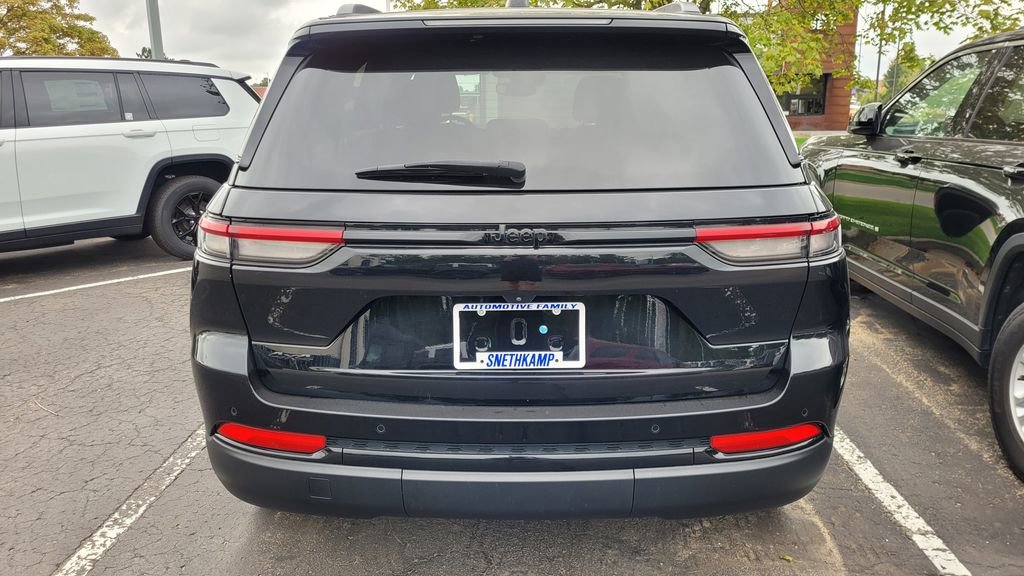 Used 2022 Jeep Grand Cherokee Altitude image 7