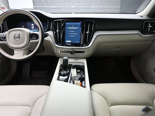 Used 2024 Volvo V60 B5 Cross Country Plus image 9