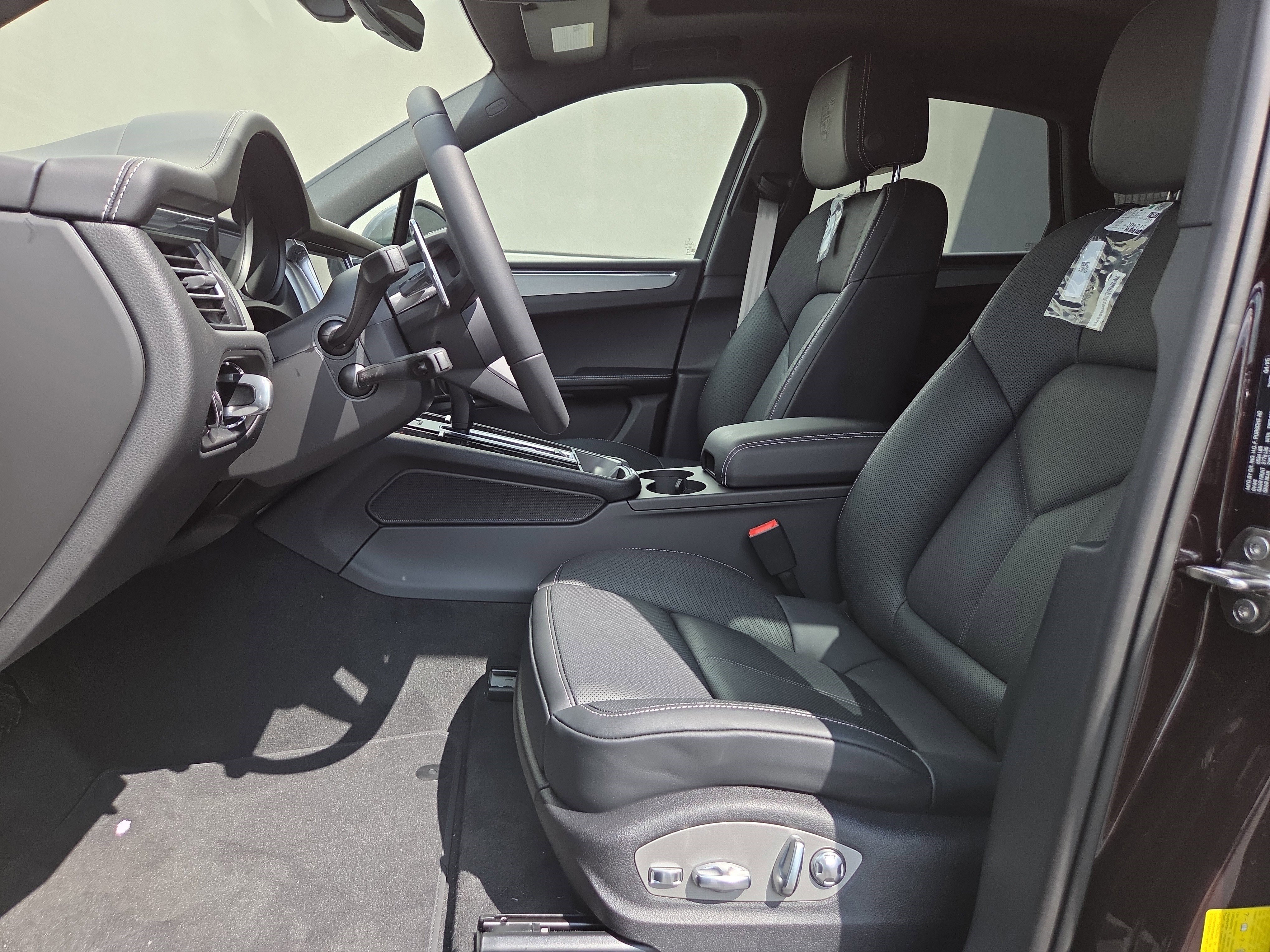 New 2025 Porsche Macan Turbo image 5