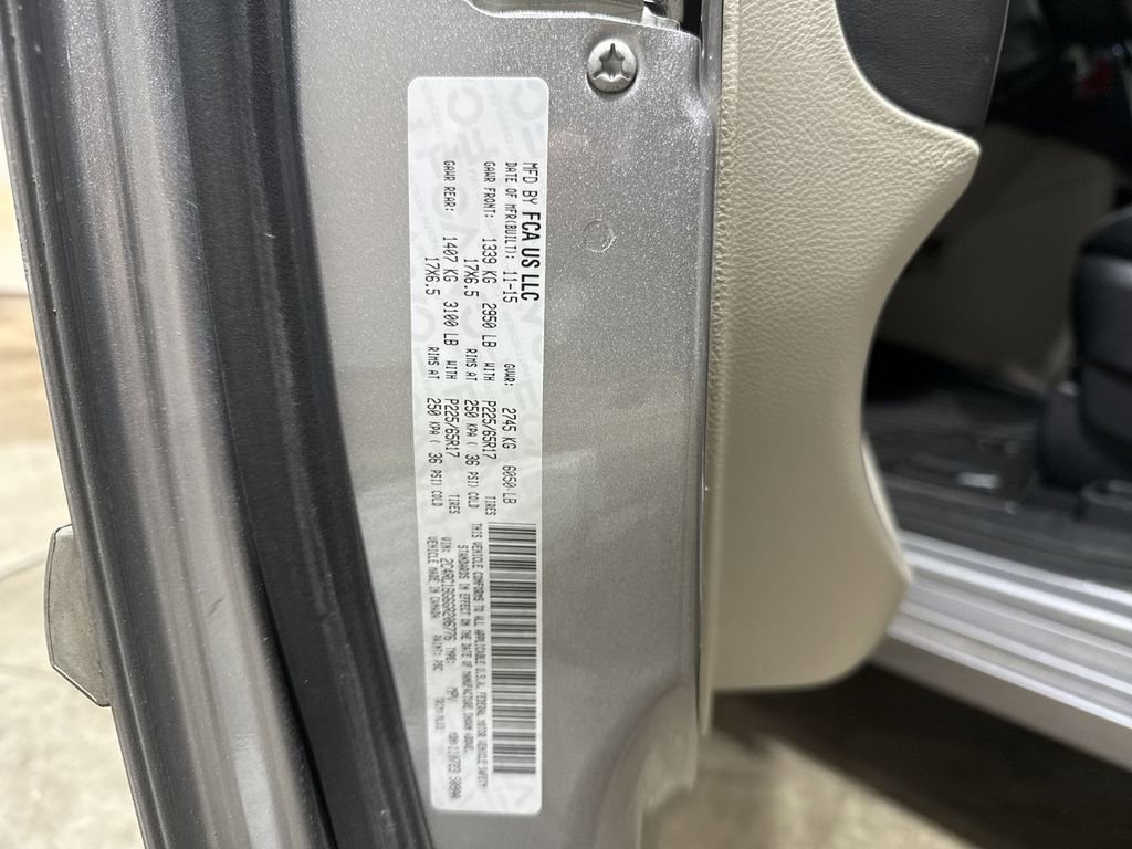 Used 2016 Chrysler Town & Country Touring image 28