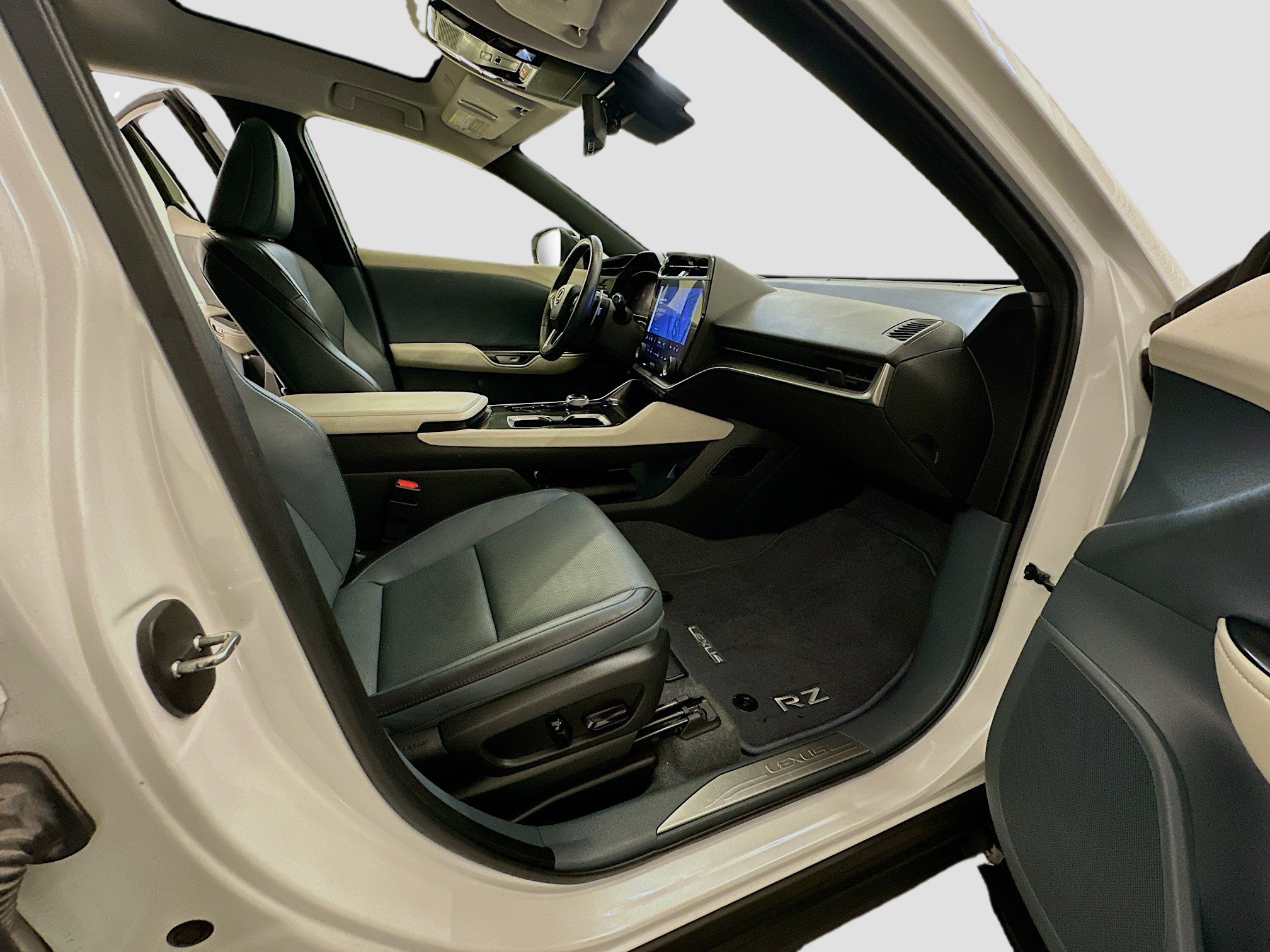 Used 2023 Lexus RZ 450e Premium w/ Accessory Package (2T) image 33