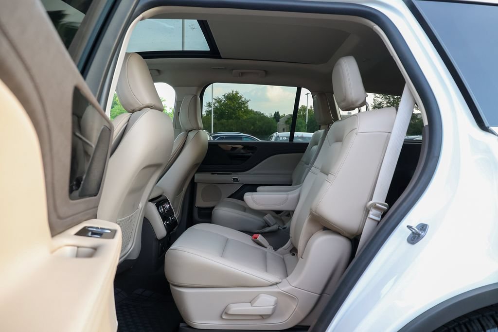 Used 2022 Lincoln Aviator AWD w/ Premium Package image 34