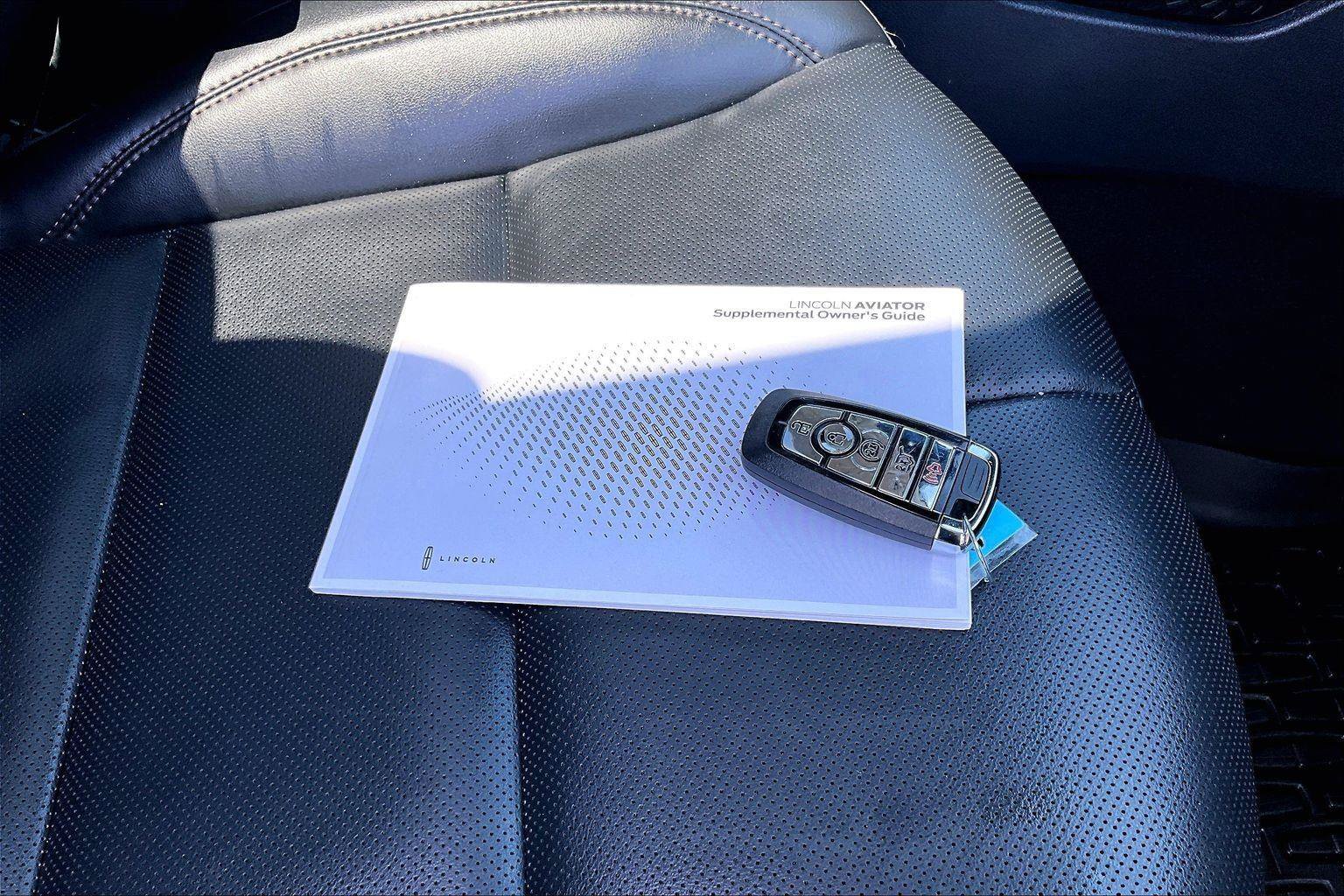 Used 2025 Lincoln Aviator AWD image 12